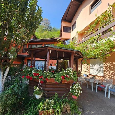 Prenociste Chardak Hotel Tuzla Luaran gambar