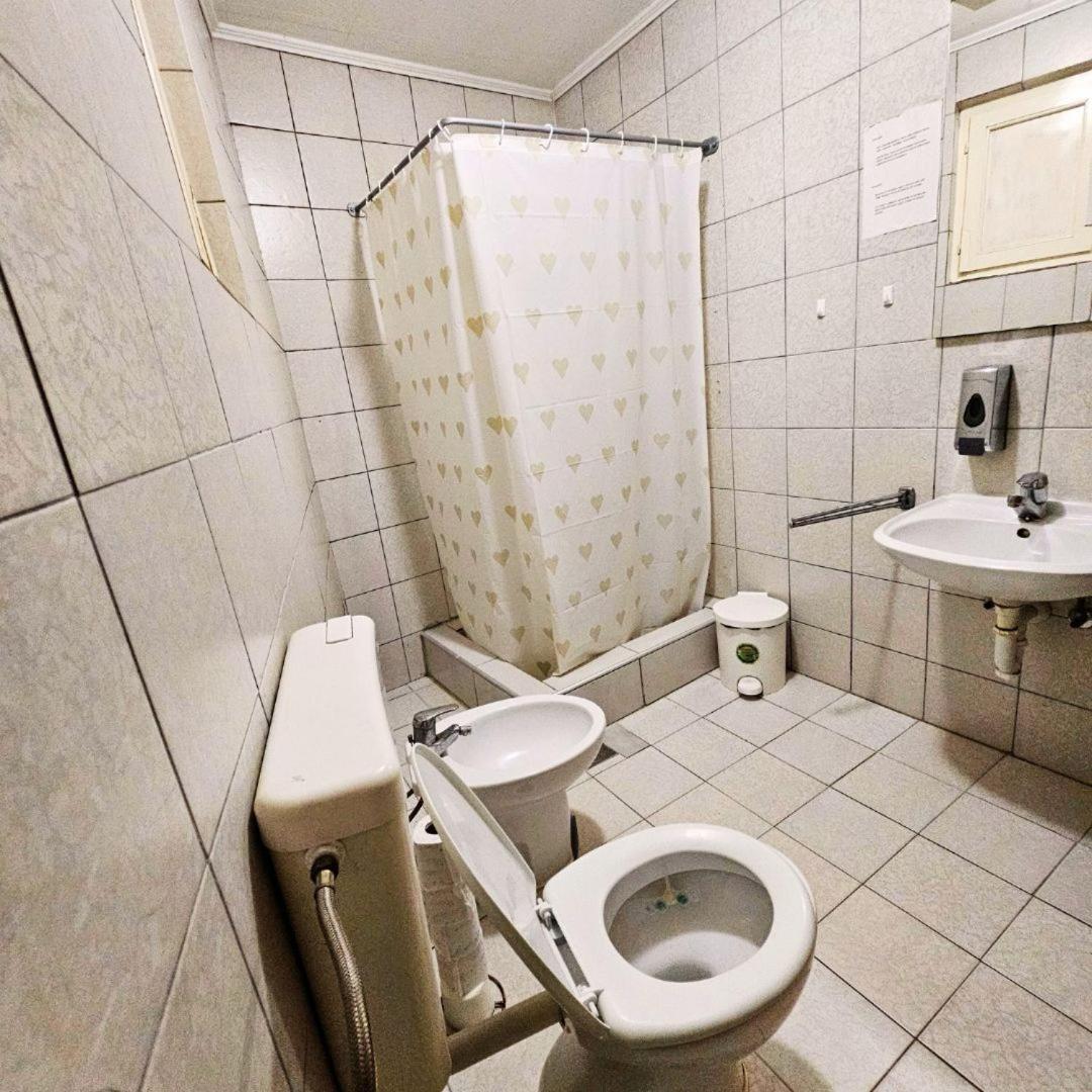 Prenociste Chardak Hotel Tuzla Luaran gambar