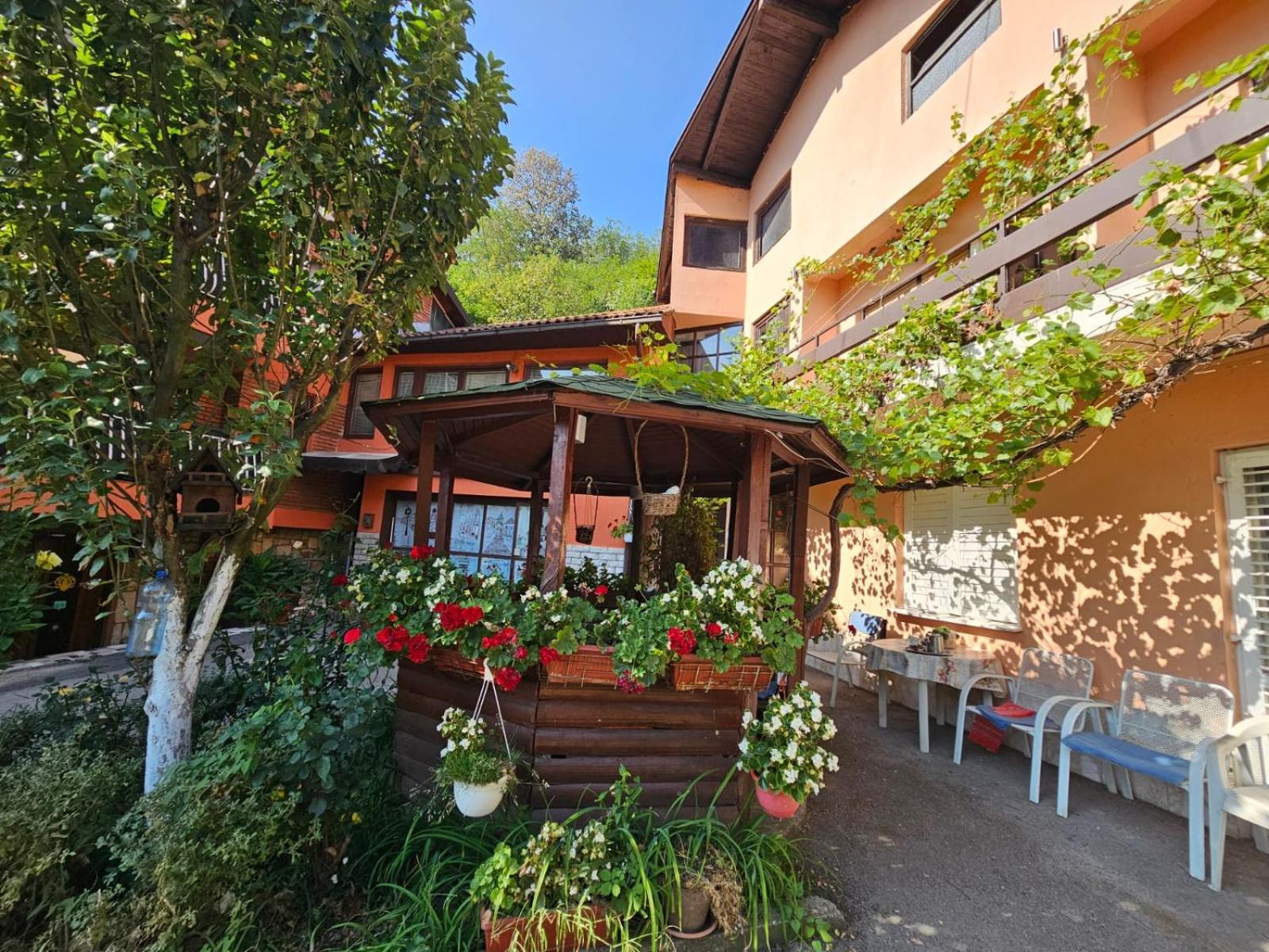 Prenociste Chardak Hotel Tuzla Luaran gambar